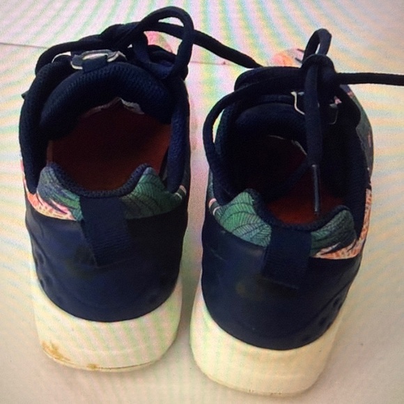 Nike 844890 Women Air Max Motion Print Lightweight Sneakers Size 8 - Picture 3 of 5